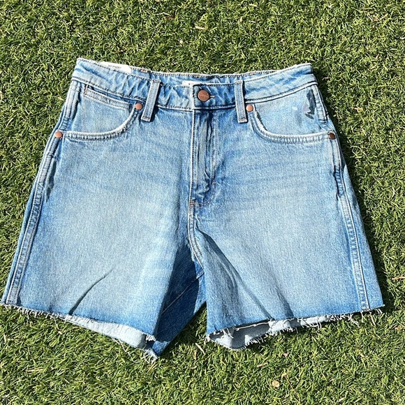 NWT Wrangler High Rise Cowboy Short - Picture 3 of 7